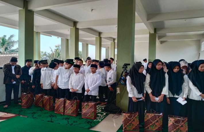 SYAHDU- RAYA ANAK MANUSIA KECINTAAN RASULULLAH DI MTS AHMAD YANI JABUNG 