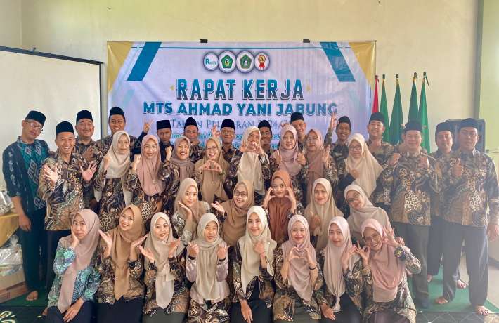 SINERGITAS MISI MADRASAH MELALUI  MERDEKA BELAJAR DALAM RAKER 2024-2025 MTS AYJ