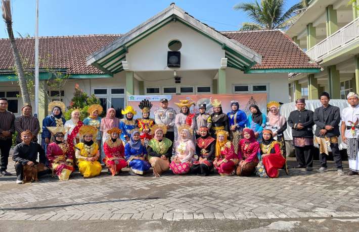 OJO KEOS-SHOWCASE PERINGATAN BULAN BAHASA DAN SUMPAH PEMUDA MTS AHMAD YANI JABUNG 2024 