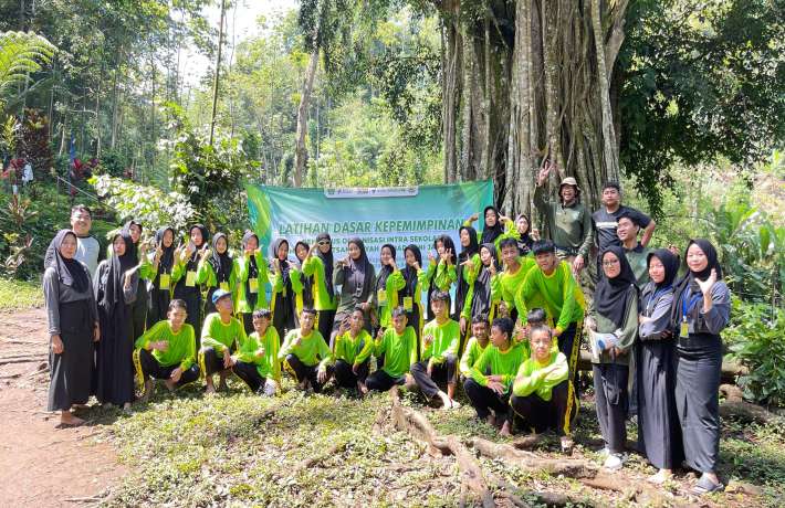  MEMBENTUK KARAKTER BERTAQWA TANGGAP BERANI DAN BERPRESTASI DALAM KEPEMIMPINAN OSIS. 
